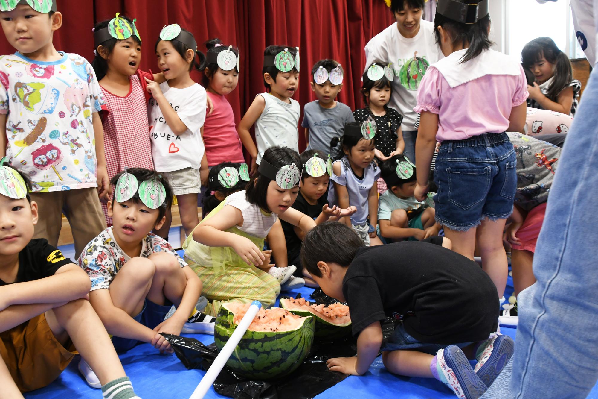 20250724双葉西保育園すいか割り