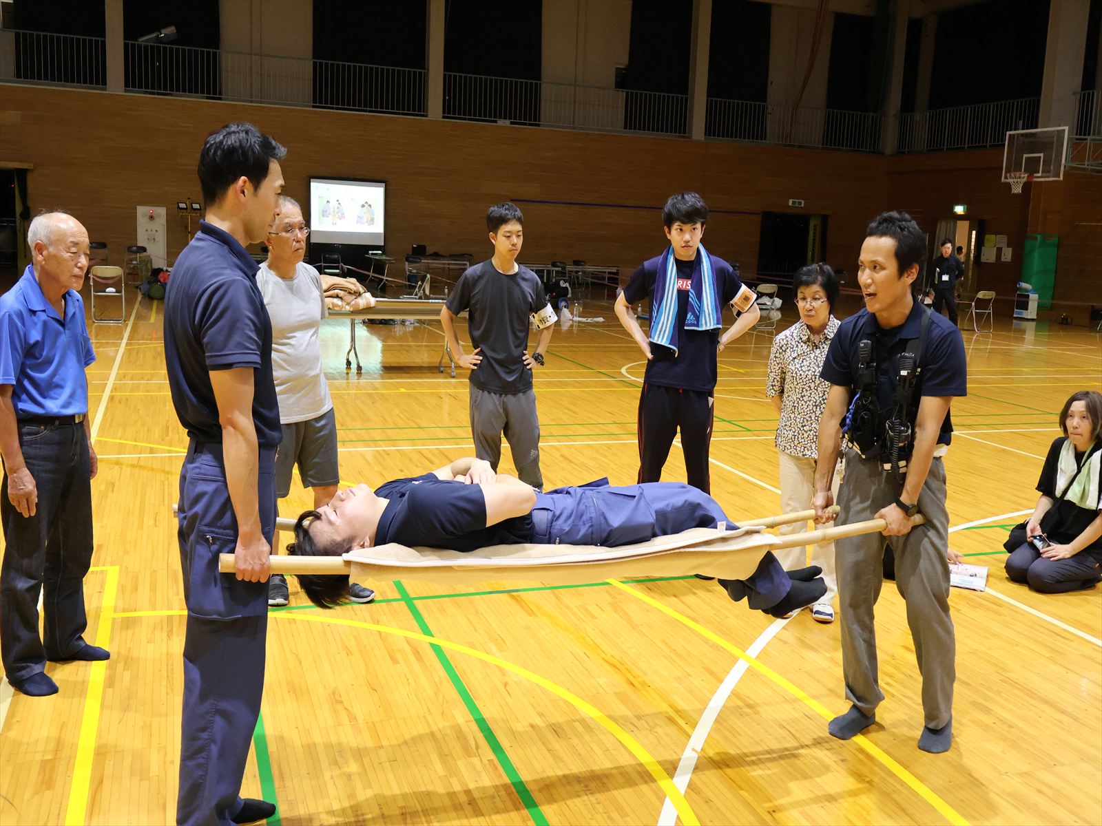 毛布で担架2