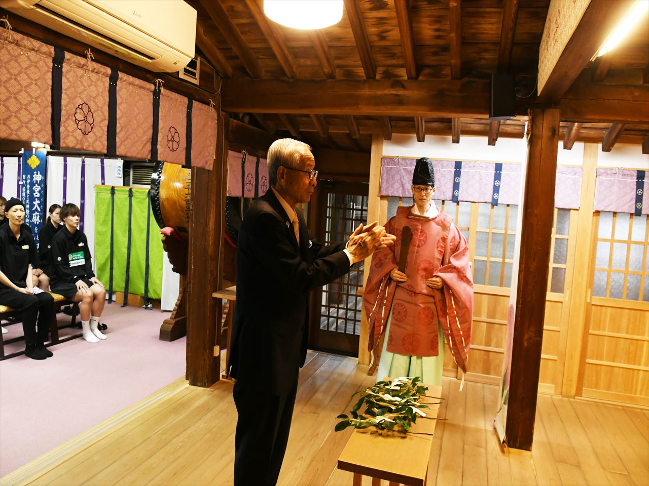 保坂市長も玉串奉奠