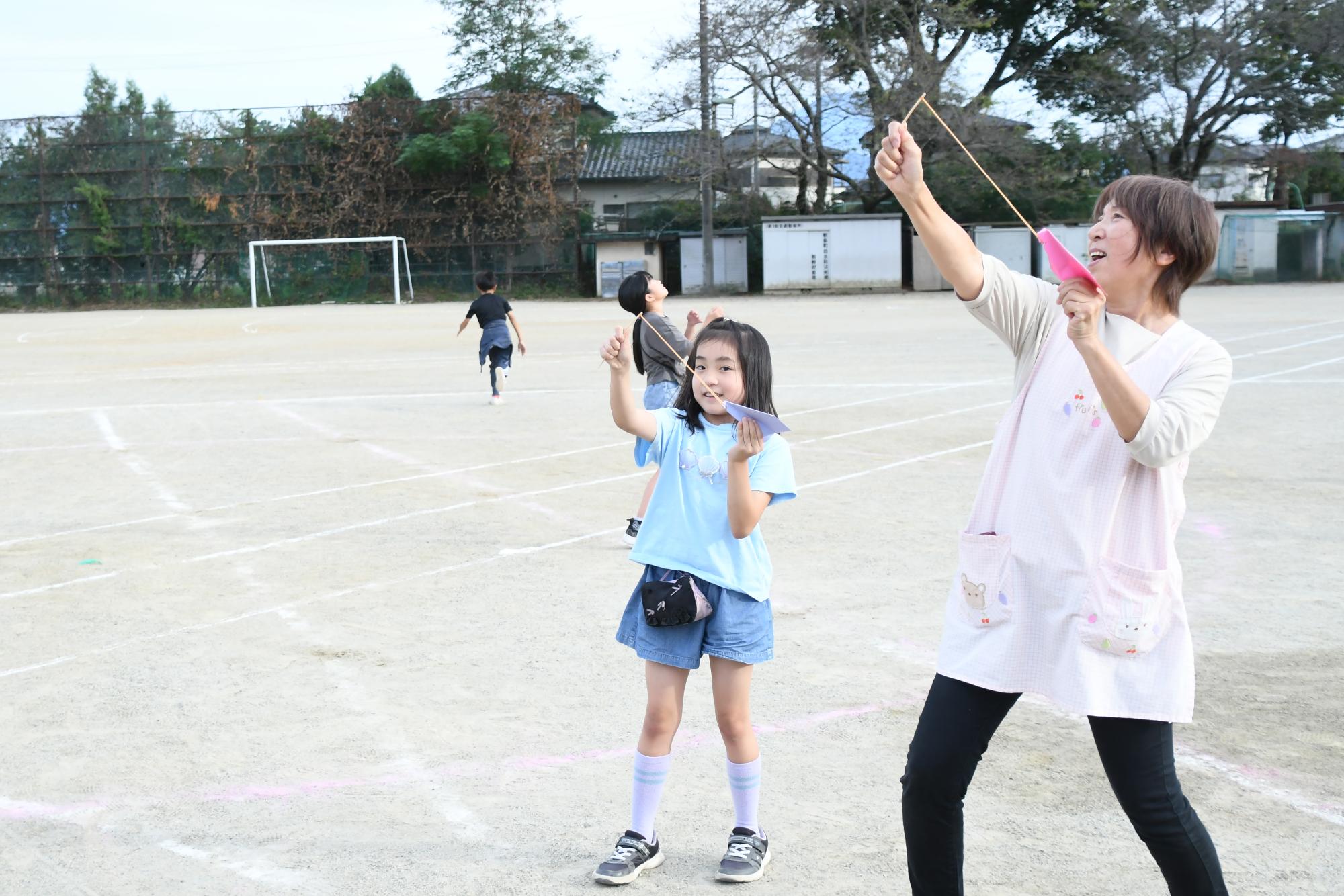 20251008敷島なかよし児童館竹とんぼと紙飛行機教室