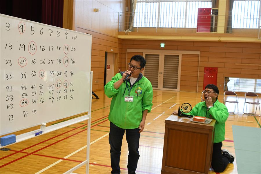 盛り上がるビンゴ大会