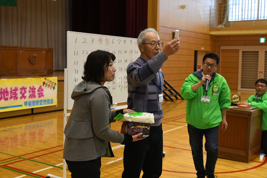 ビンゴ1位！景品には協会のボールペンも入っています！！