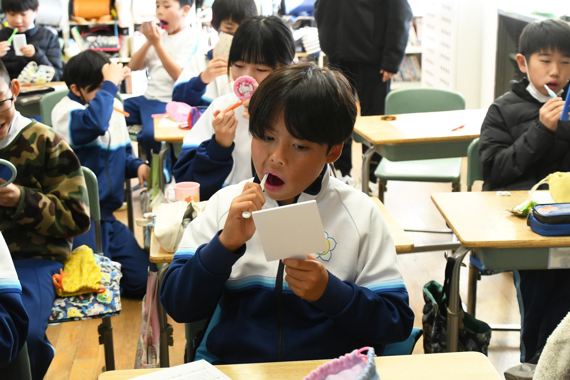 20251202玉幡小学校歯磨き指導