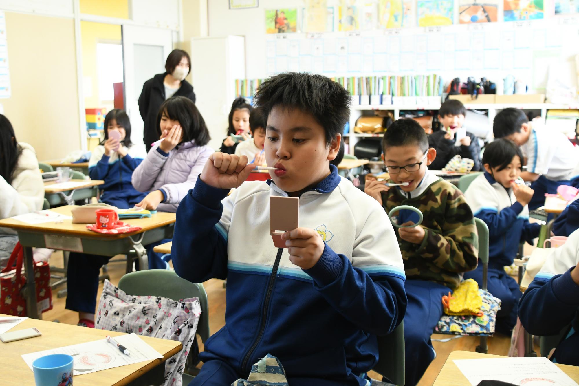 20251202玉幡小学校歯磨き指導