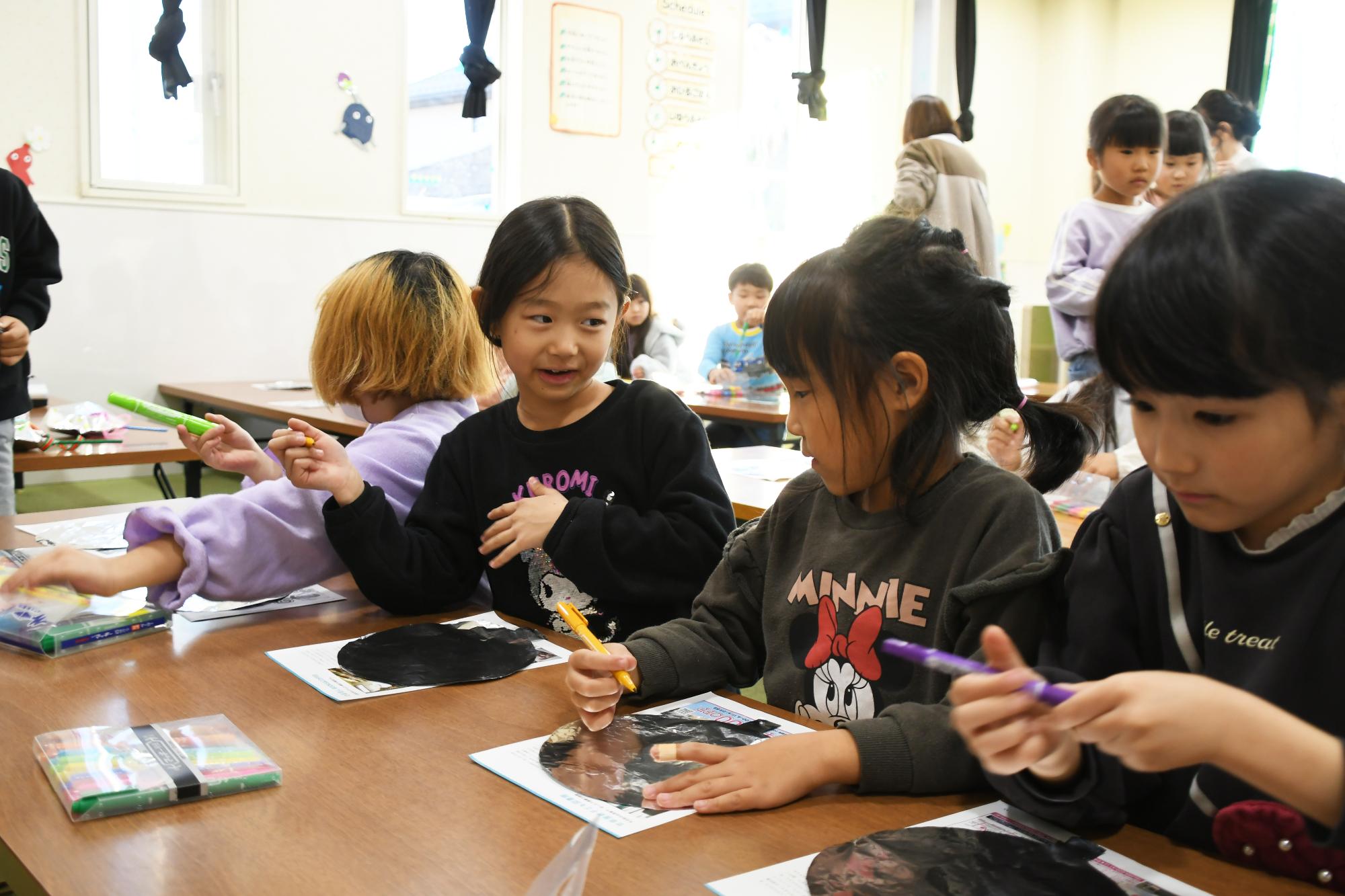 20251210敷島みなみ児童館クリスマスバルーン作り