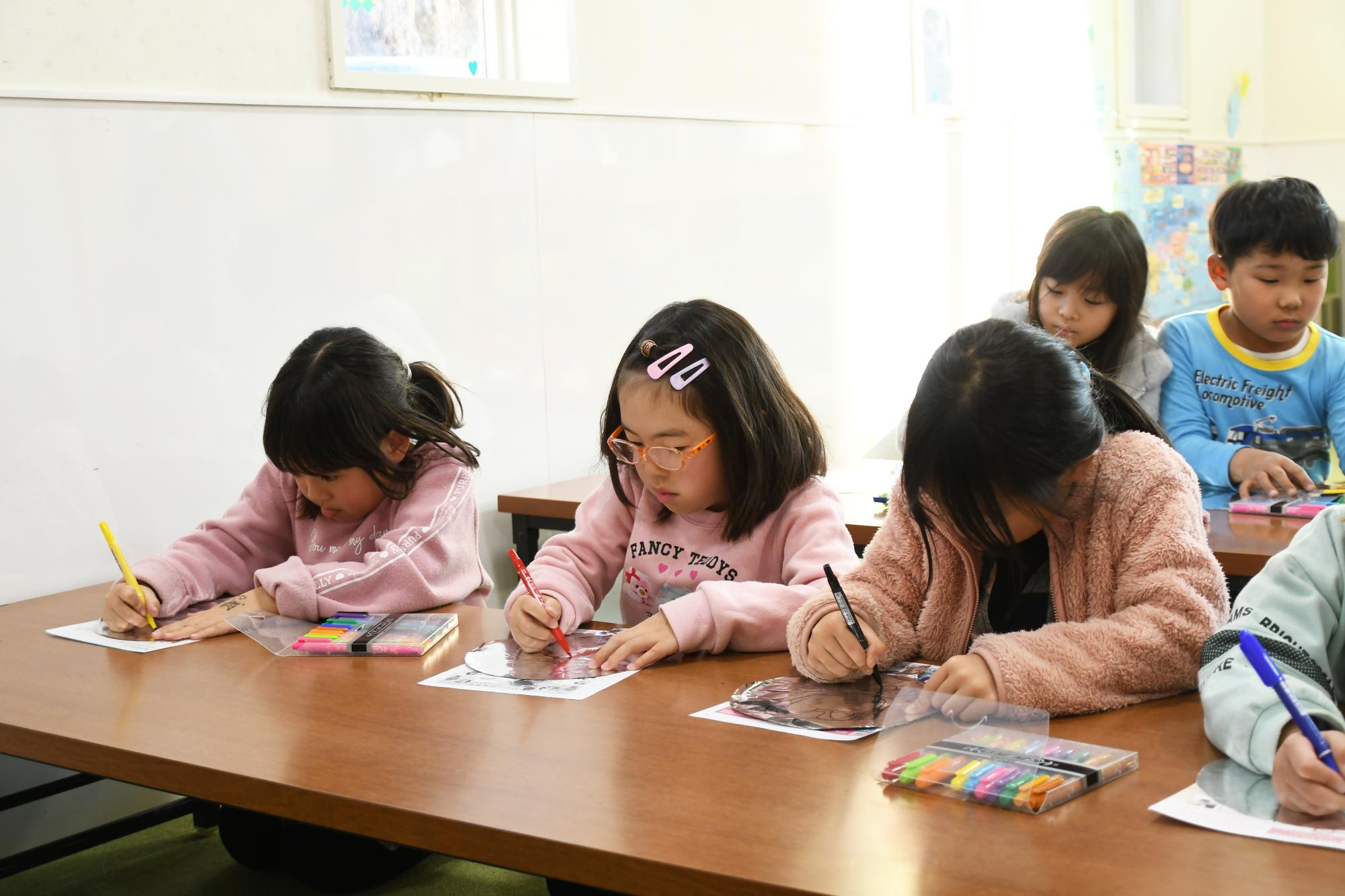 20251210敷島みなみ児童館クリスマスバルーン作り