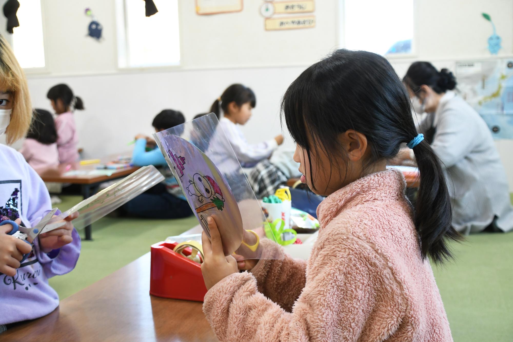 20251210敷島みなみ児童館クリスマスバルーン作り