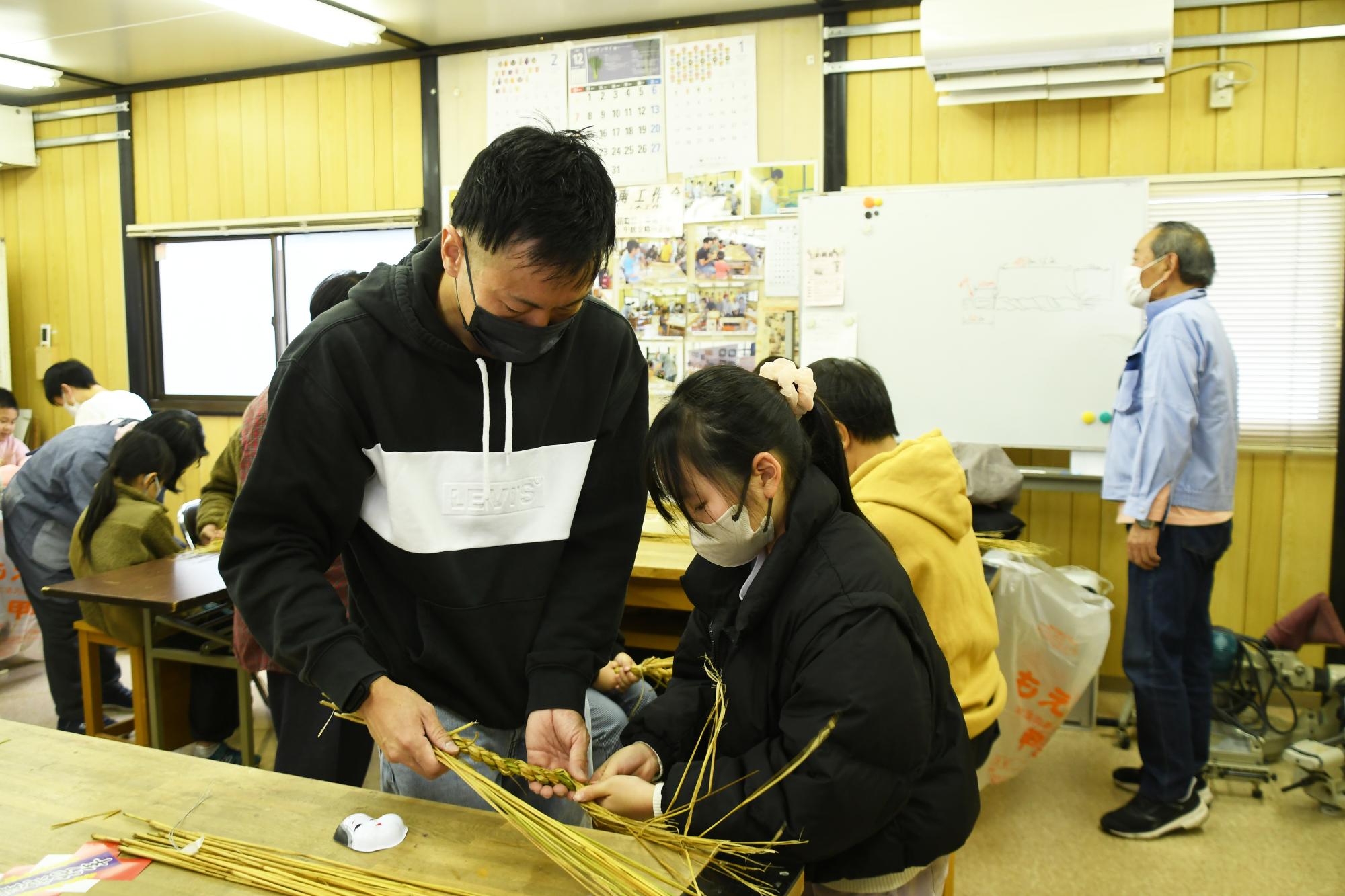 20251221竜王南部公民館親子でしめ縄飾り