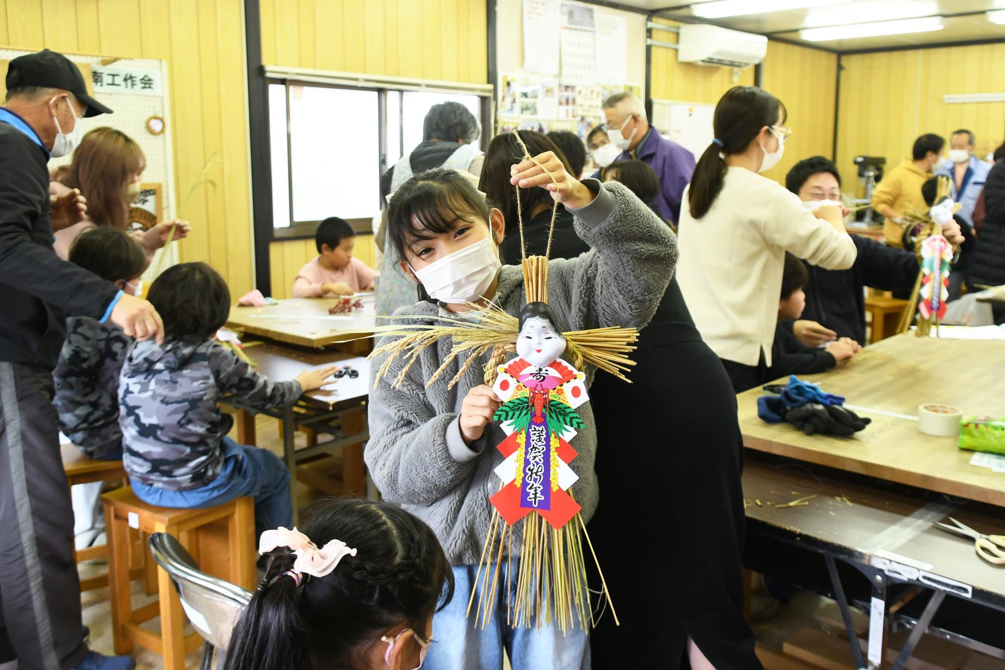 20251221竜王南部公民館親子でしめ縄飾り