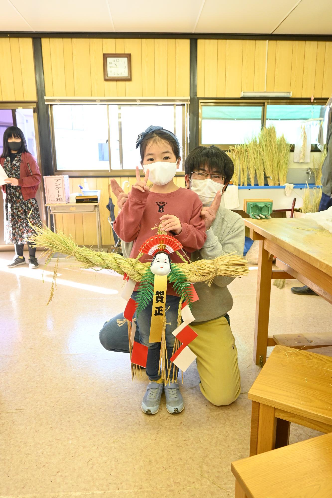 親子でしめ縄作り