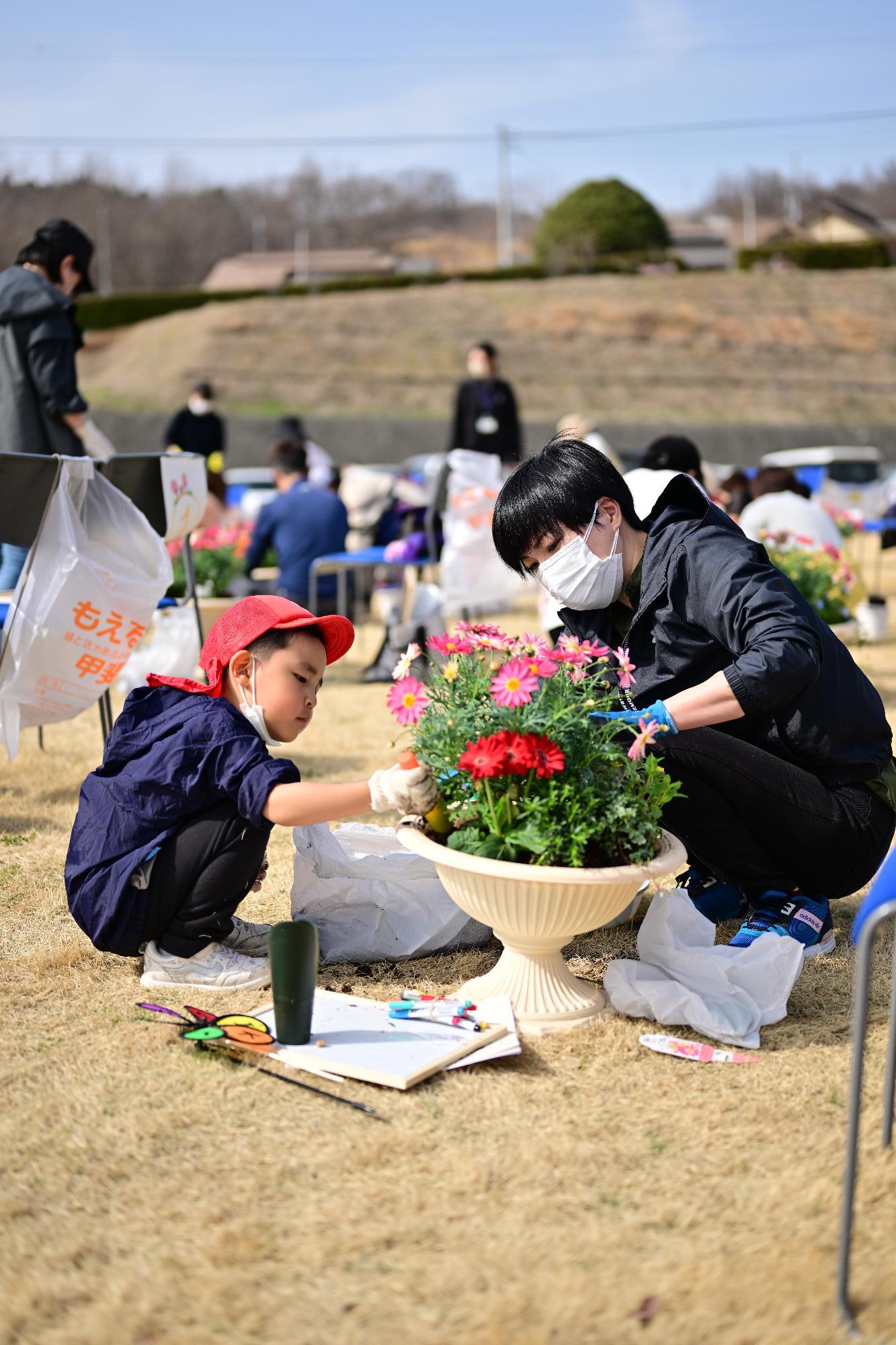 親子ふれ愛寄せ植え教室