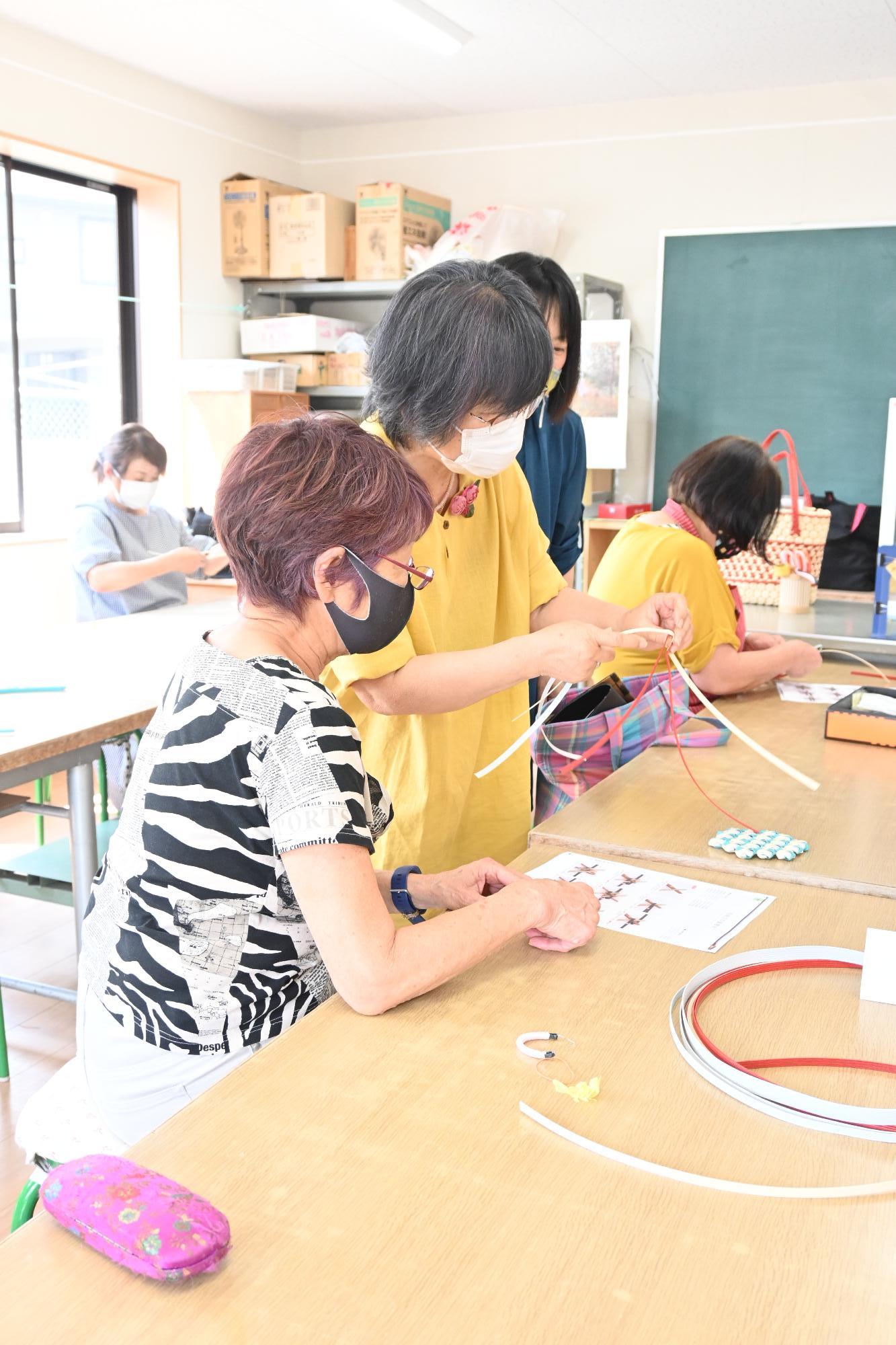 花結びで鍋敷き作成