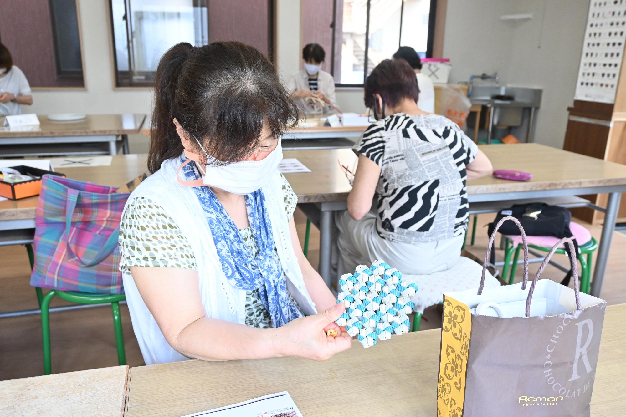 花結びで鍋敷き作成