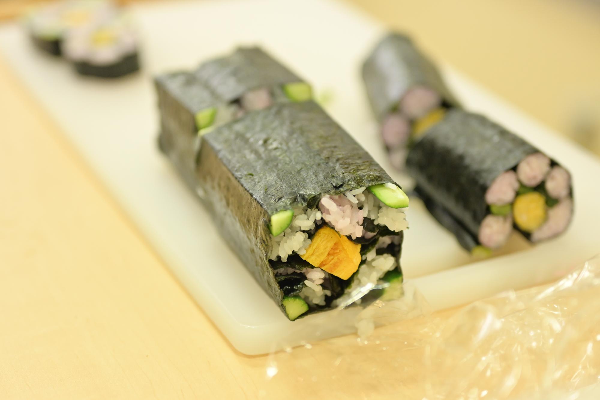 季節の飾り巻き寿司