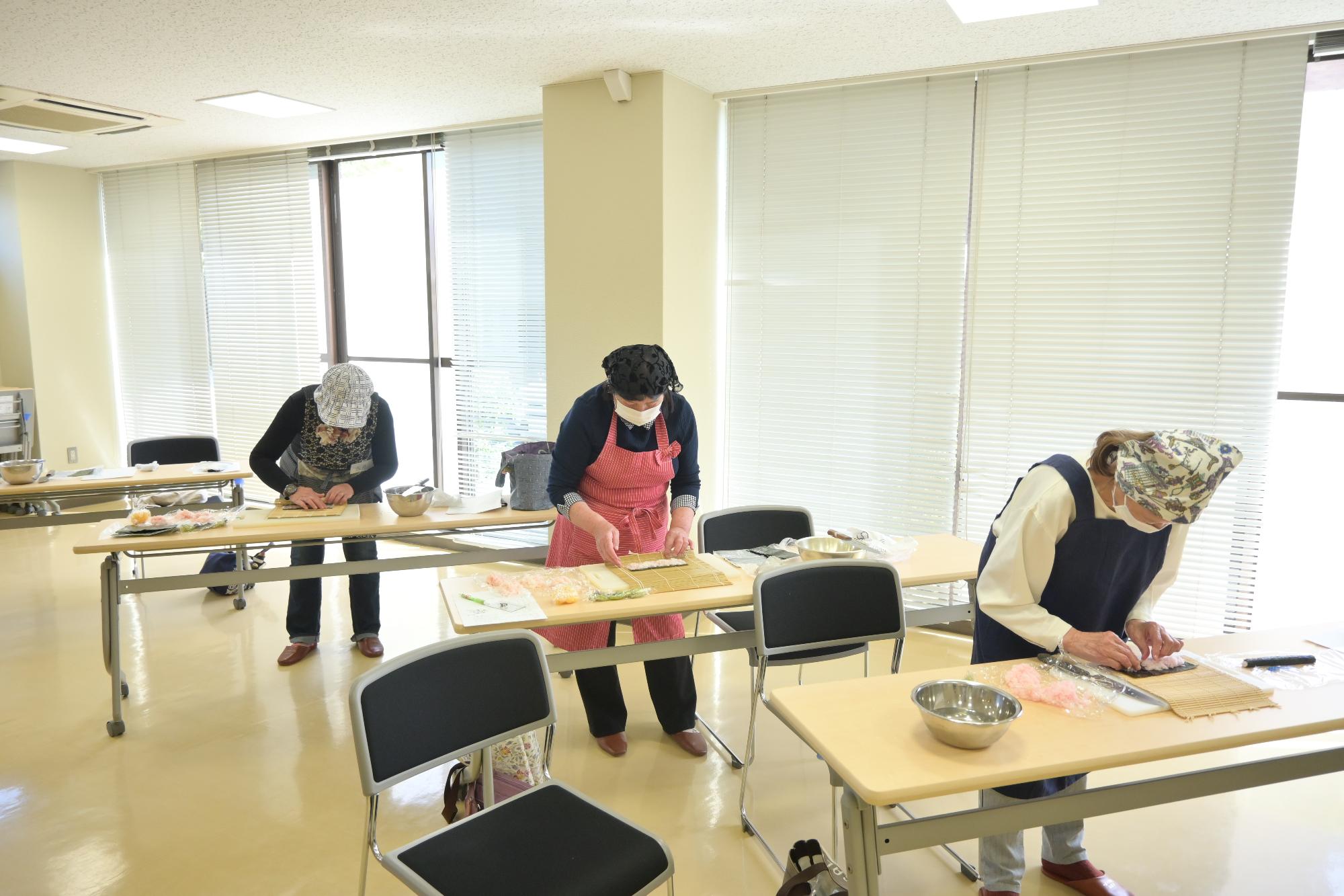季節の飾り巻き寿司