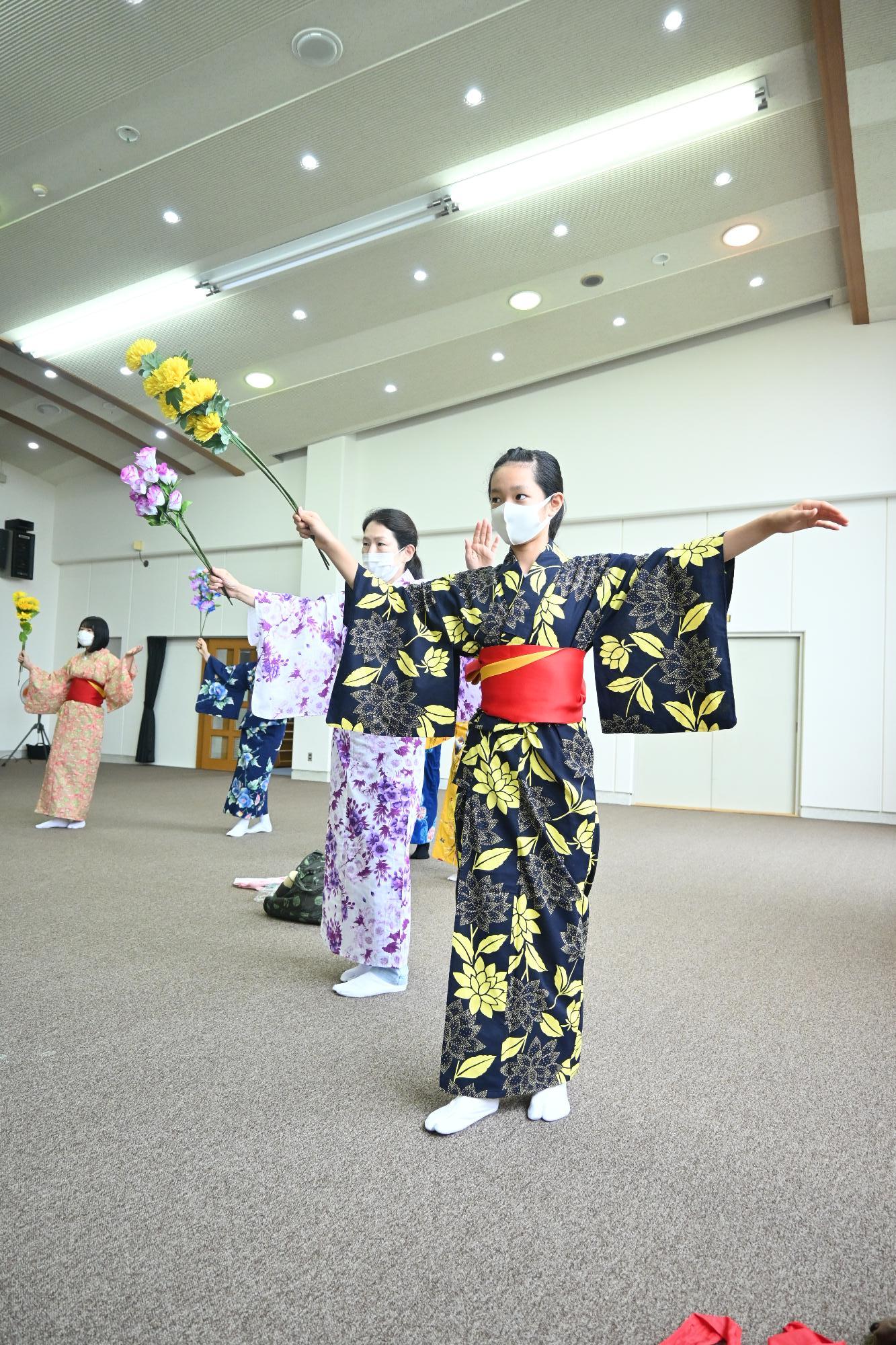 着付けと舞踊