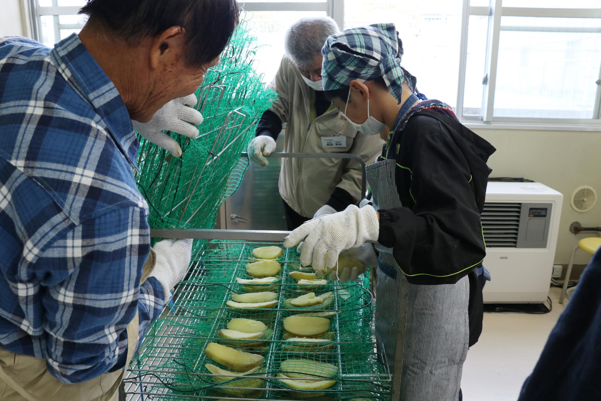 双葉西小学校 干し芋作り教室