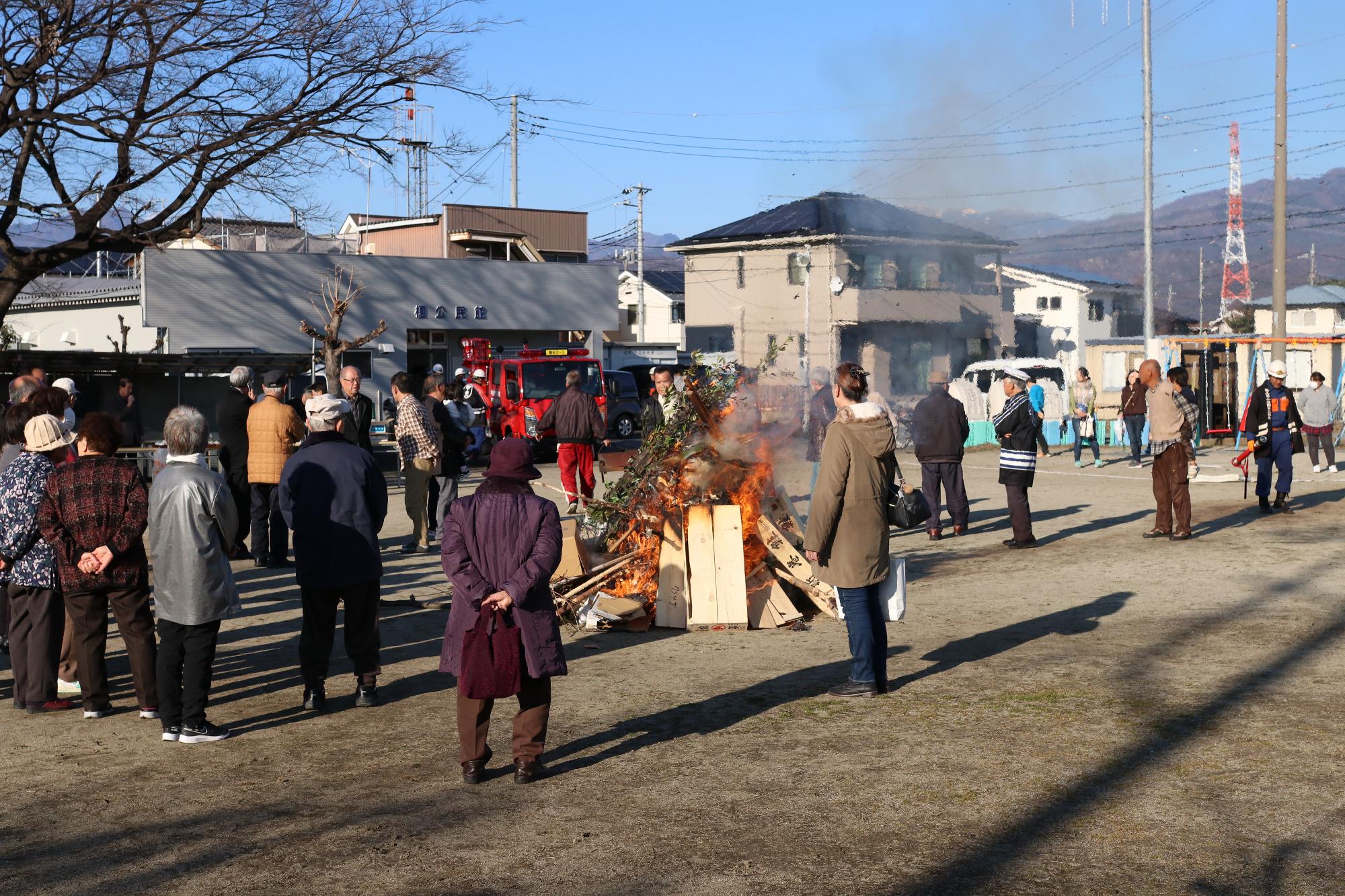 榎東西区道祖神祭とどんど焼き