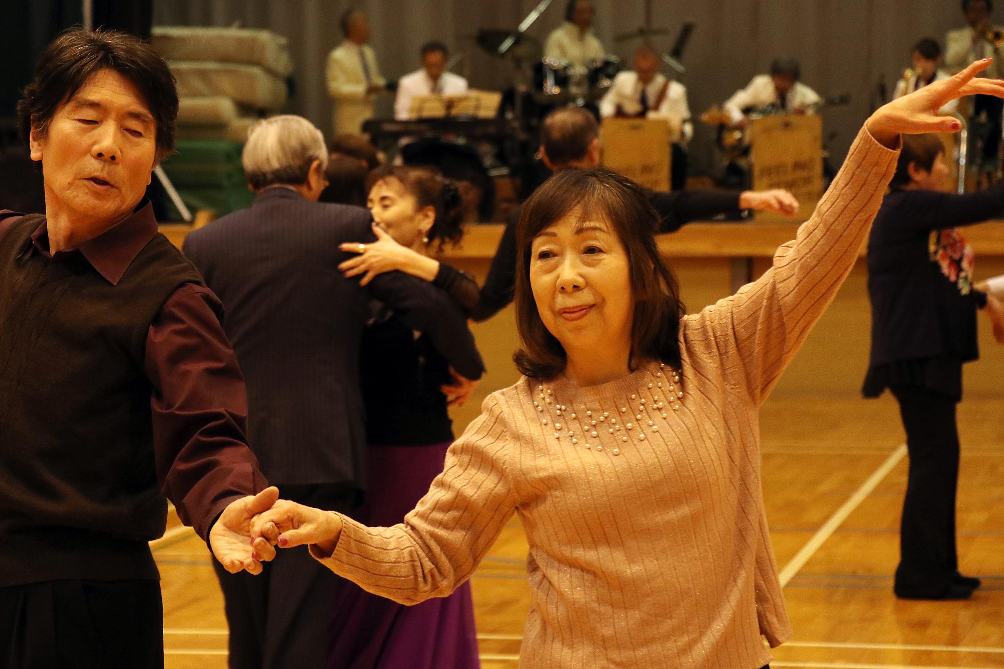 社交ダンスパーティー「ダンスの夕べ」