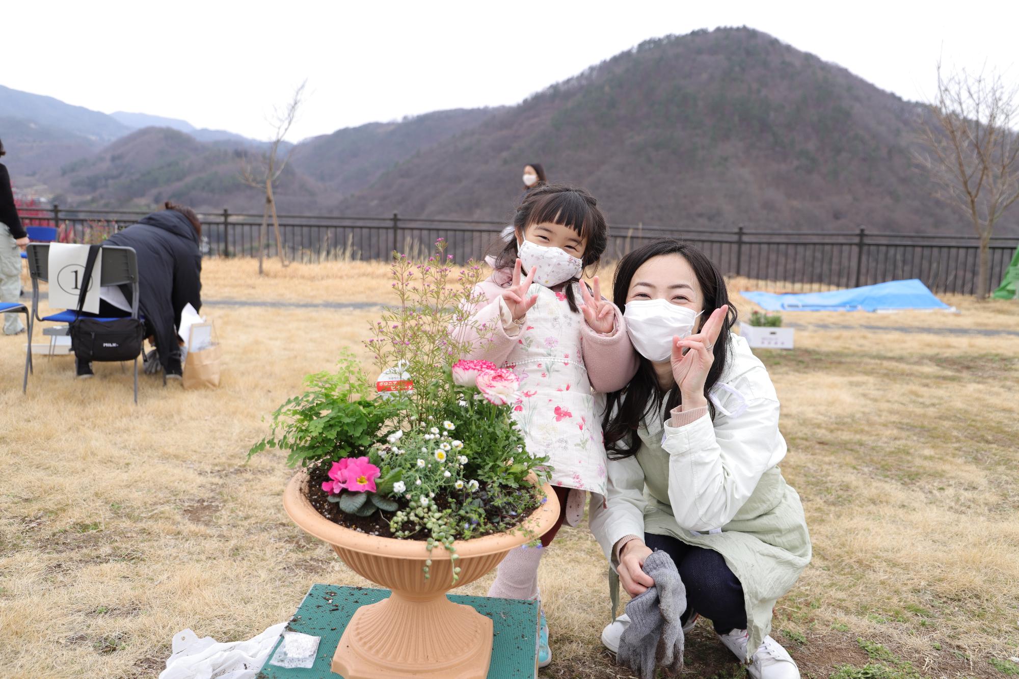 親子ふれ愛寄せ植え教室