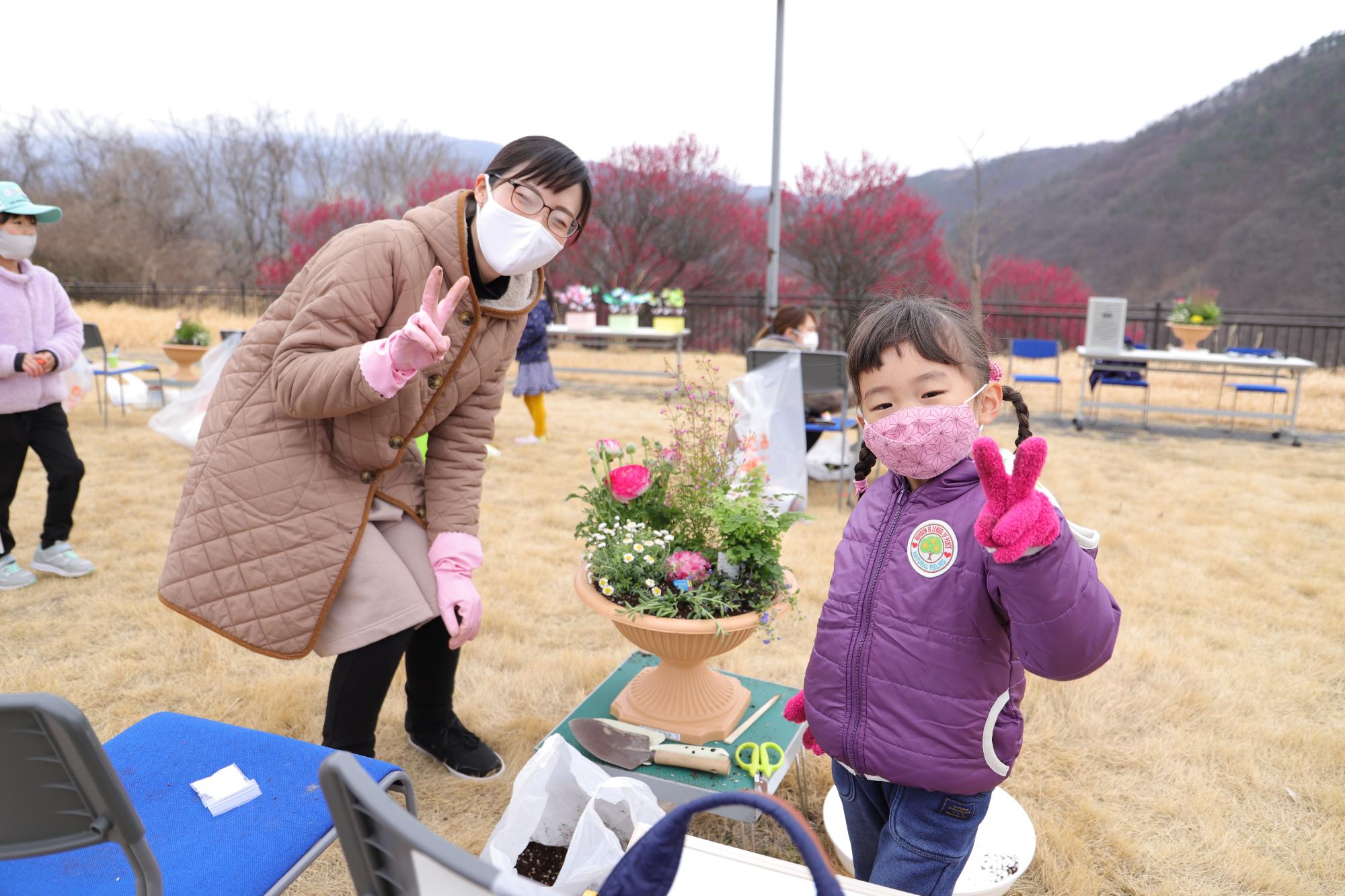 親子ふれ愛寄せ植え教室