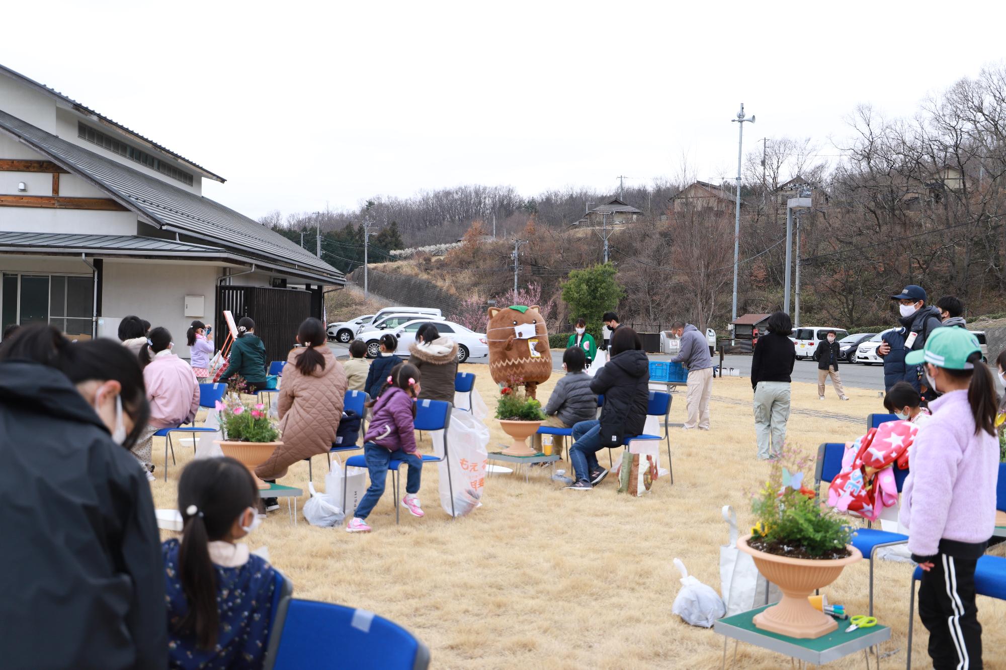 親子ふれ愛寄せ植え教室