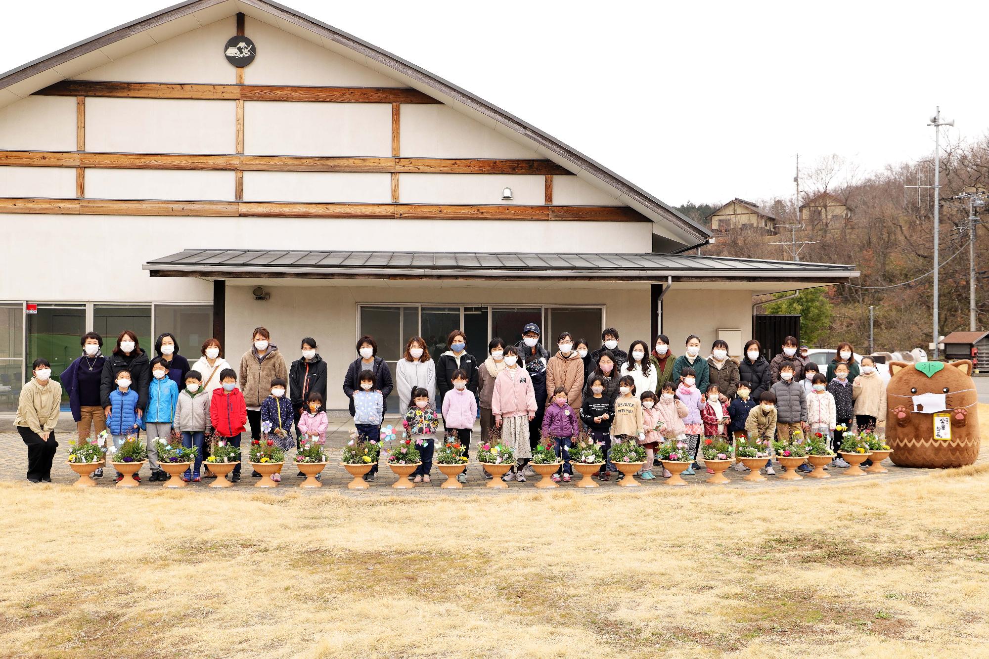 親子ふれ愛寄せ植え教室