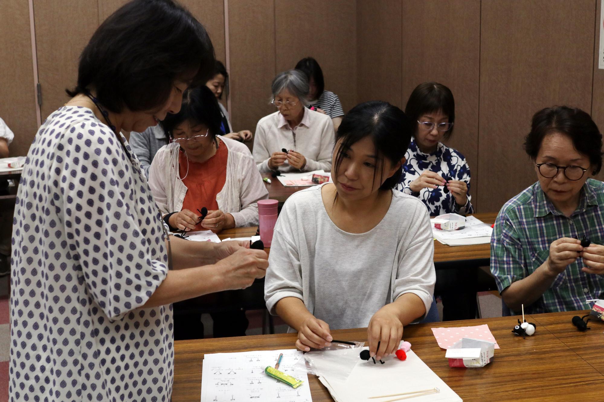 手袋人形の作り方と演じ方講座