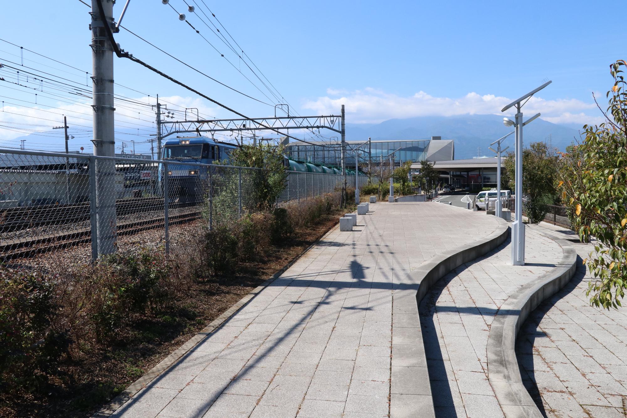 甲府地区建設業協会が草刈ボランティア