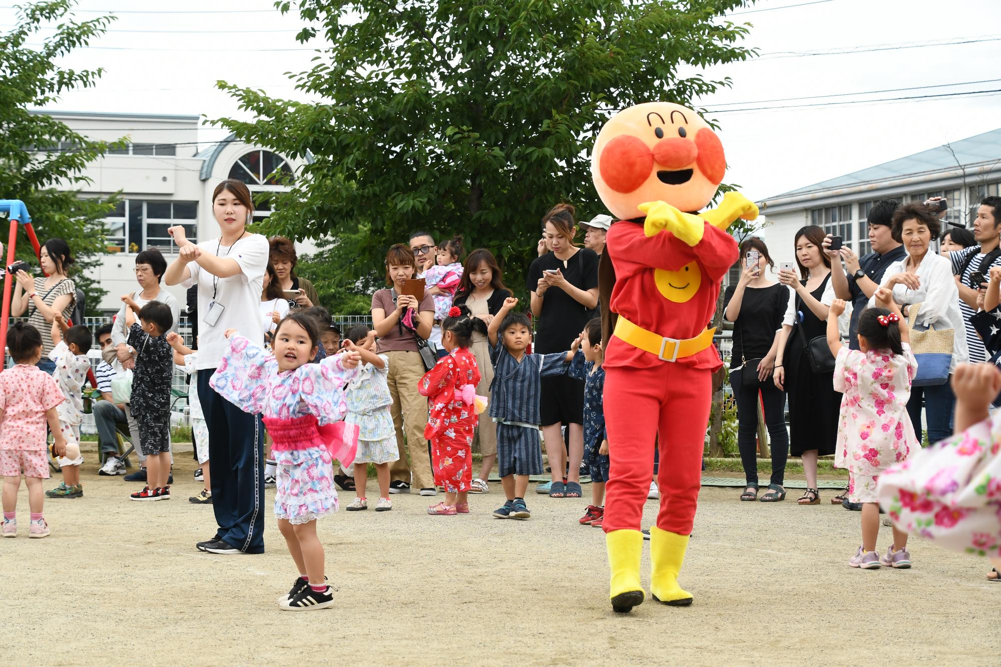 盆踊りの様子