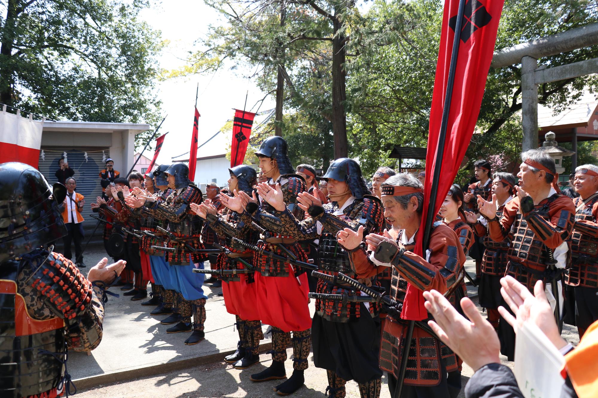 山縣神社にいる軍団