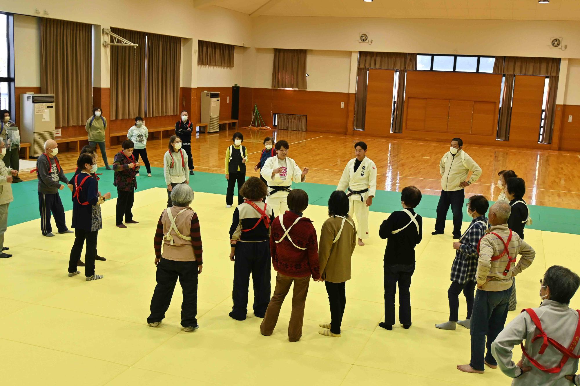 高齢者向け上手な転び方教室0860
