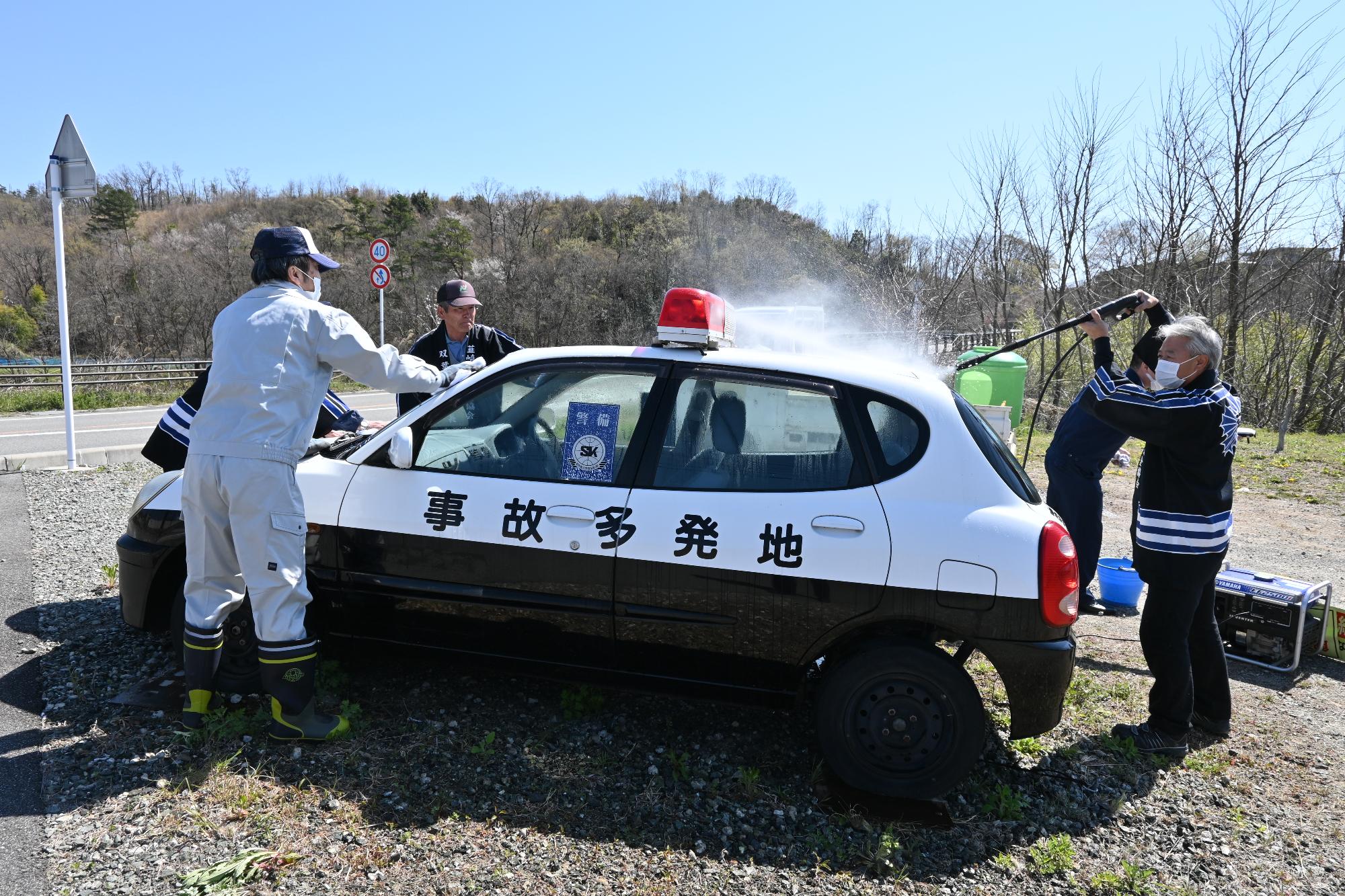 模擬パトカーの洗車 ワックスがけ まちできweb 年4月6日 甲斐市