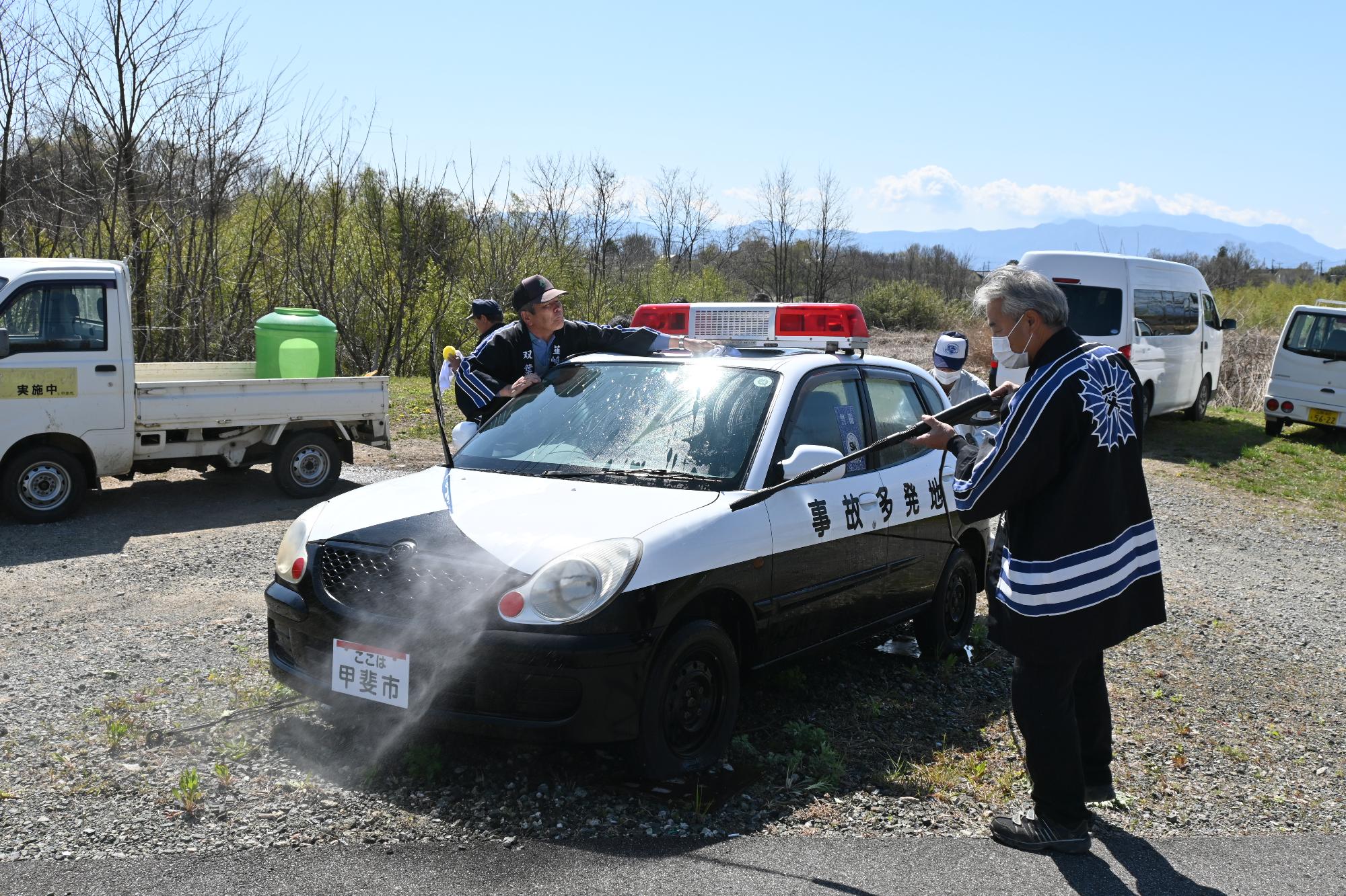 模擬パトカー洗車