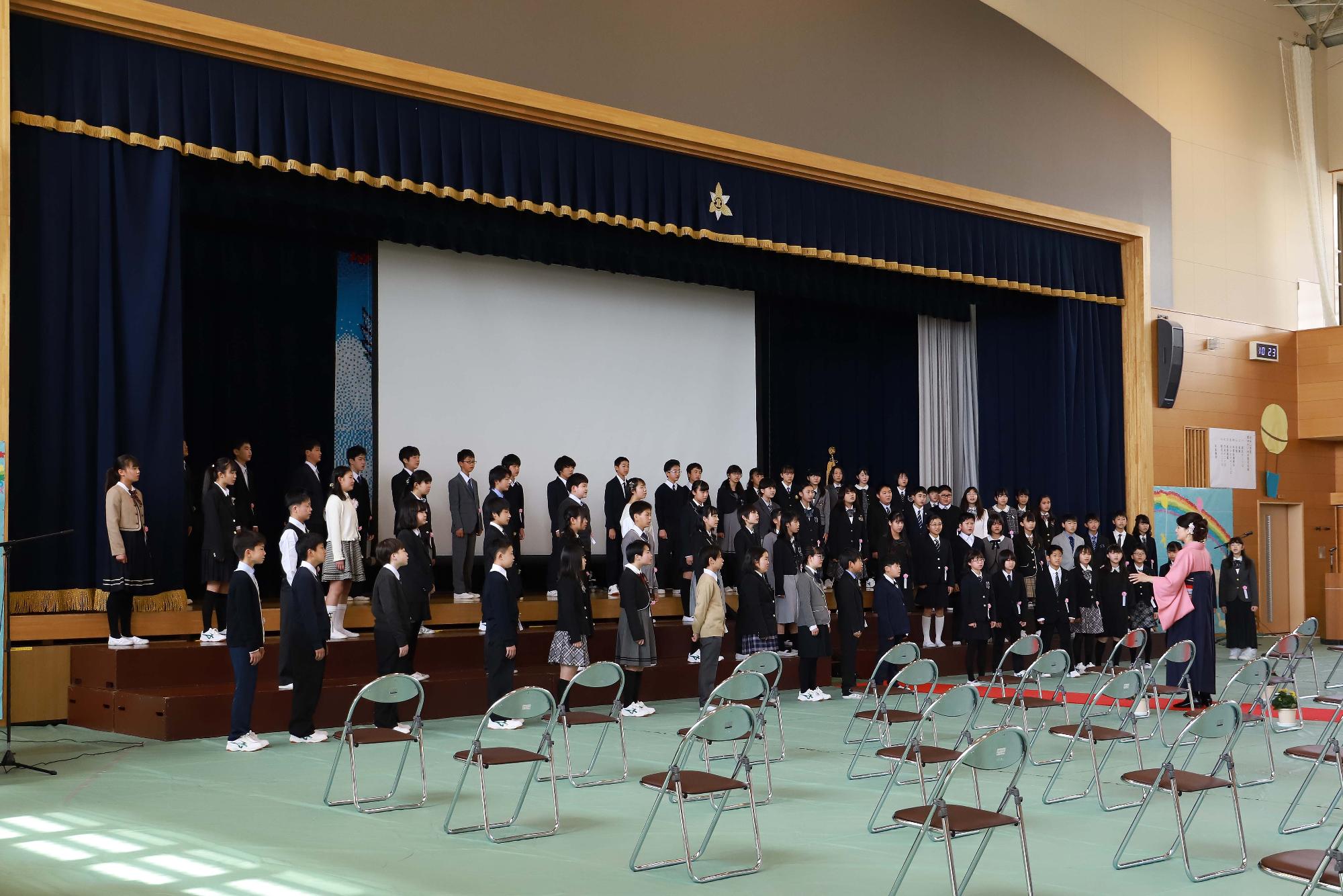 竜王北小学校の卒業式