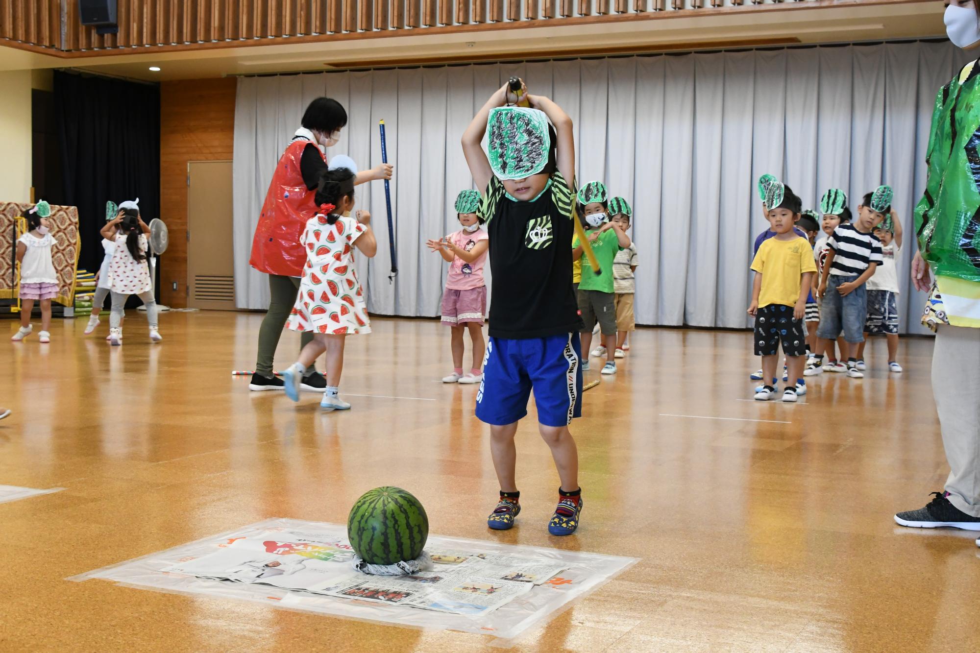 敷島保育園スイカ割大会3