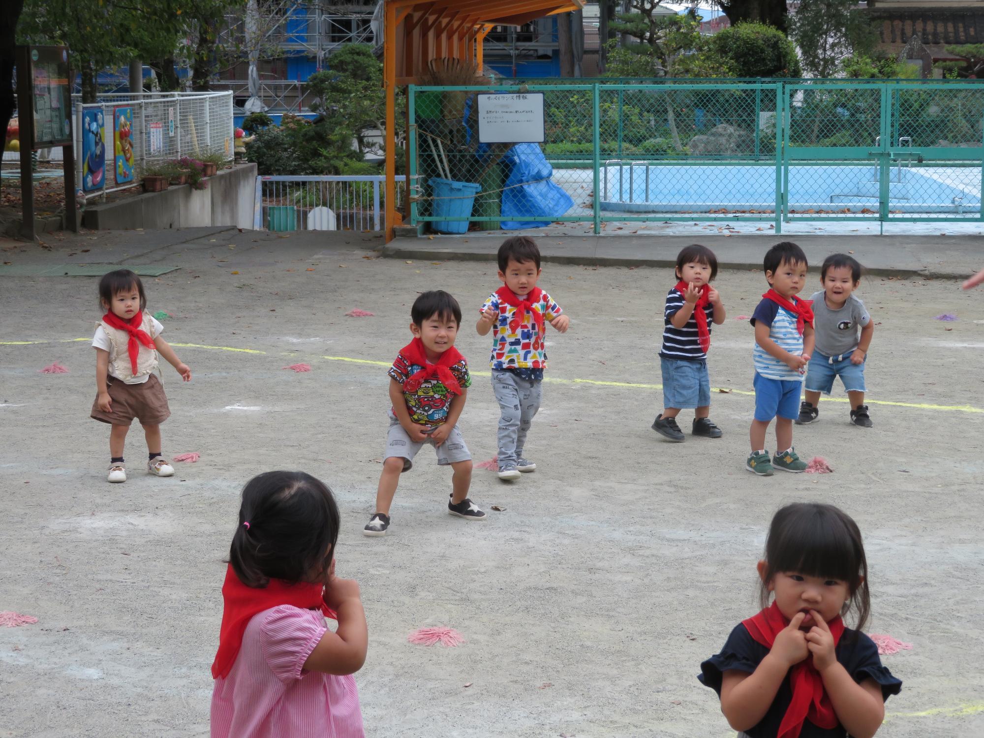 お遊戯の写真