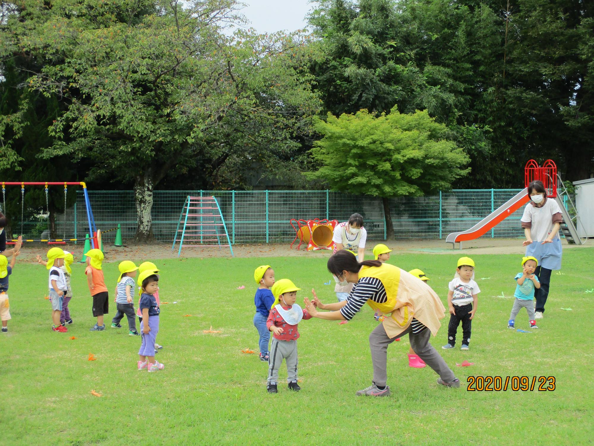 運動会の練習のするつぼみ1組の子どもの姿です。