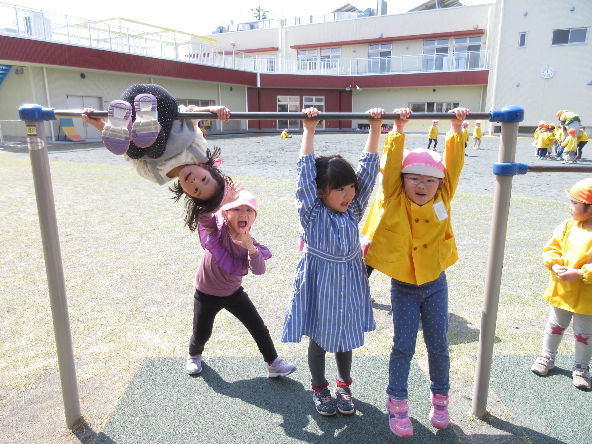 ひまわり組。戸外遊び