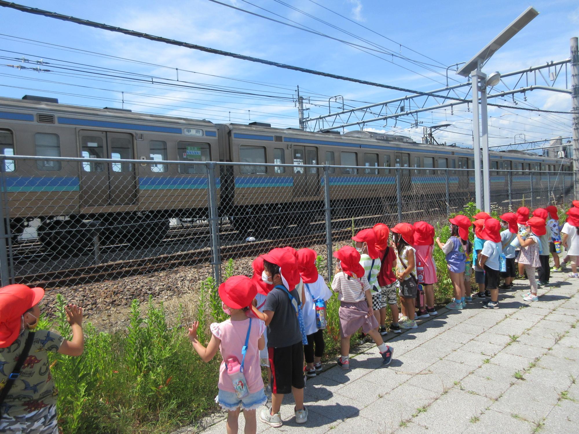 あか組 竜王駅で電車見学