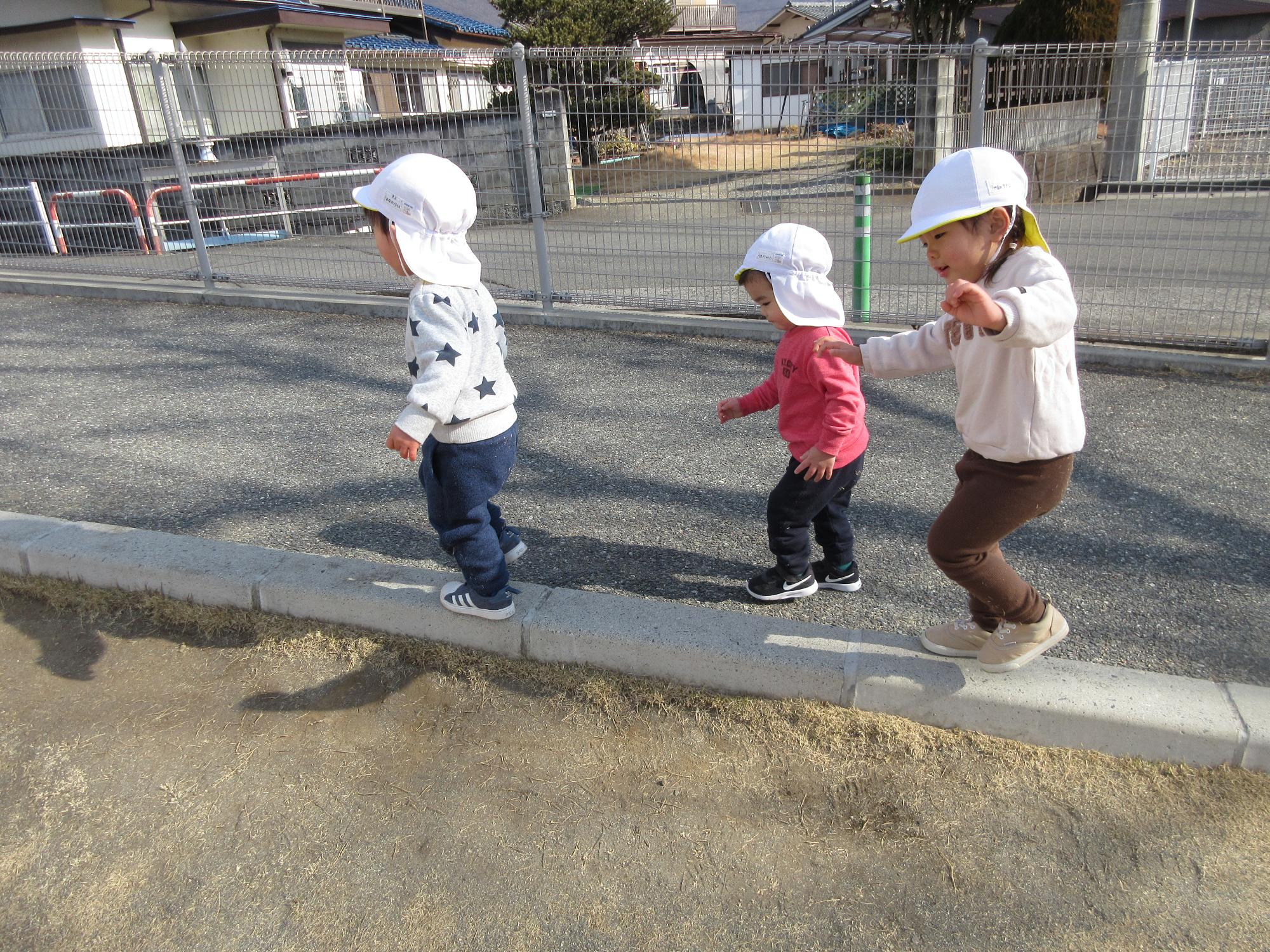 戸外で体を動かすき2組