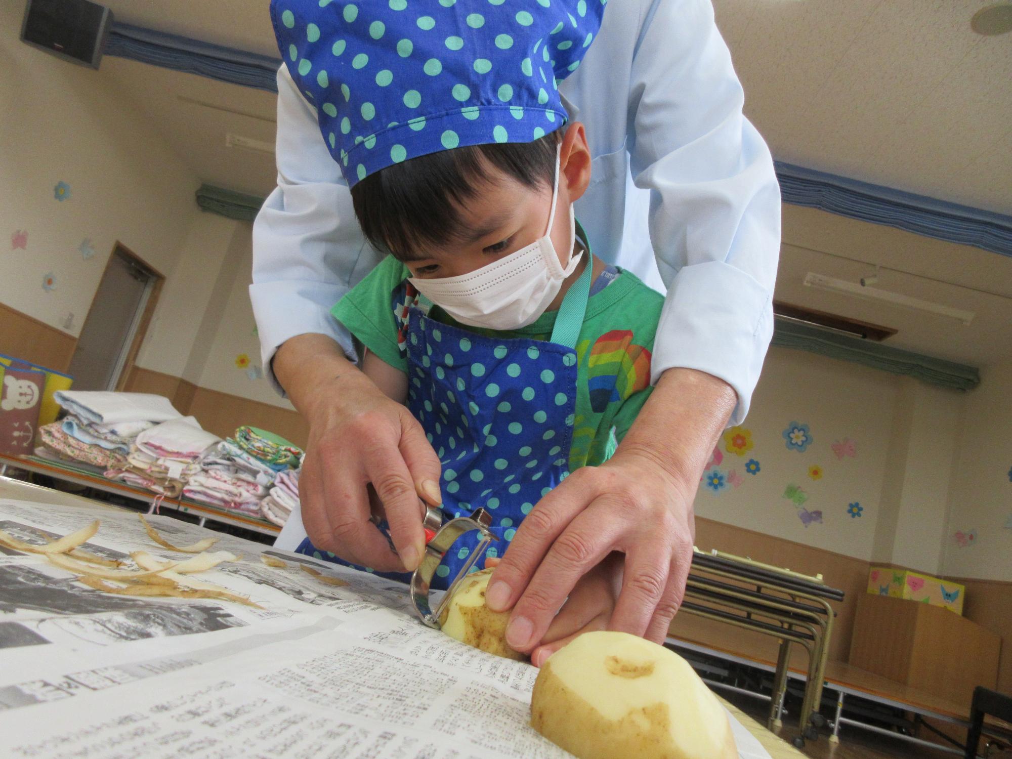 ひまわり組じゃがいものチーズ焼きを作りました。