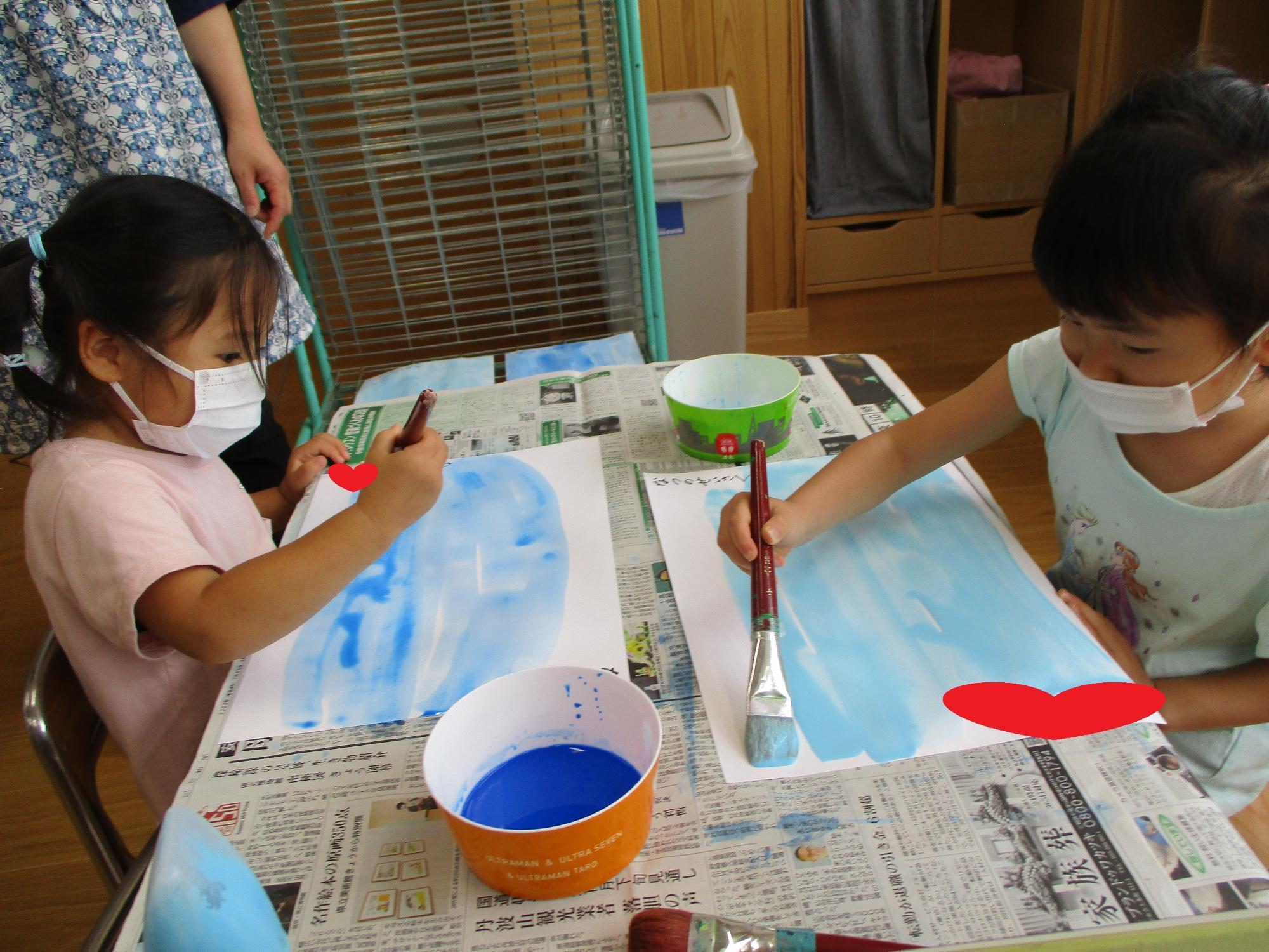 夏のお制作をしている様子