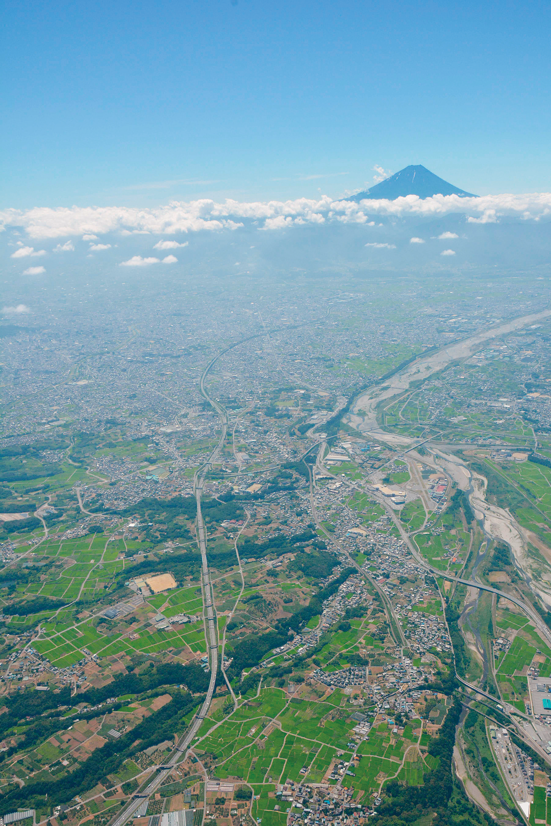 空から見た甲斐市の写真