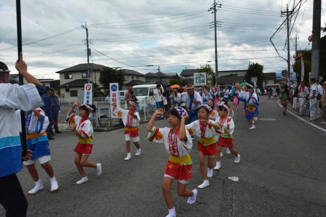 (写真)みゆき連によるみゆきソコダイ踊りの様子