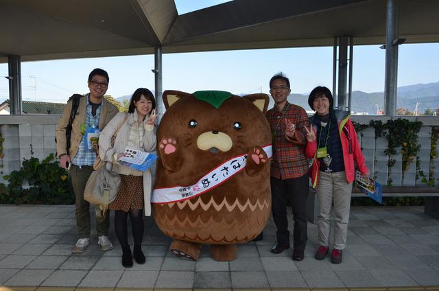 イベント参加者とやはたいぬの記念写真