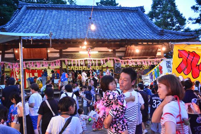 八幡神社祭典の様子の写真1