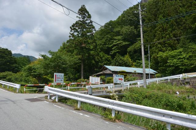 下沢地区登山口の入り口付近の写真