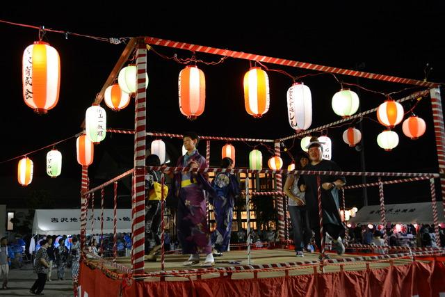 吉沢地区盆踊り大会の様子の写真1