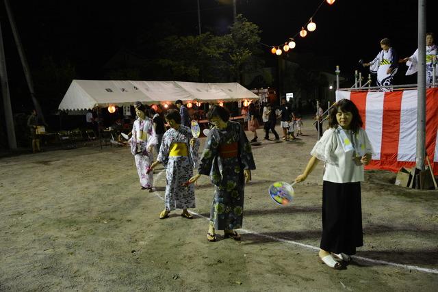睦沢地区納涼盆踊り大会の様子の写真1